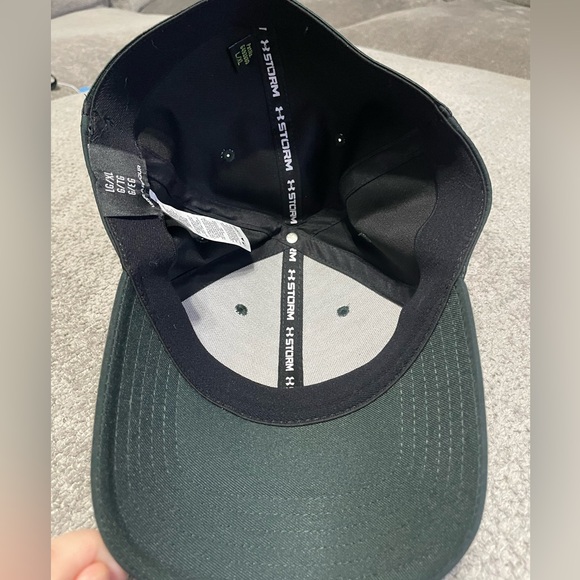 Under Armour LG/XL Black Hat with Yellow Logo - Picture 5 of 7